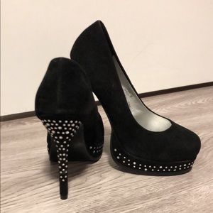 Black Pumps